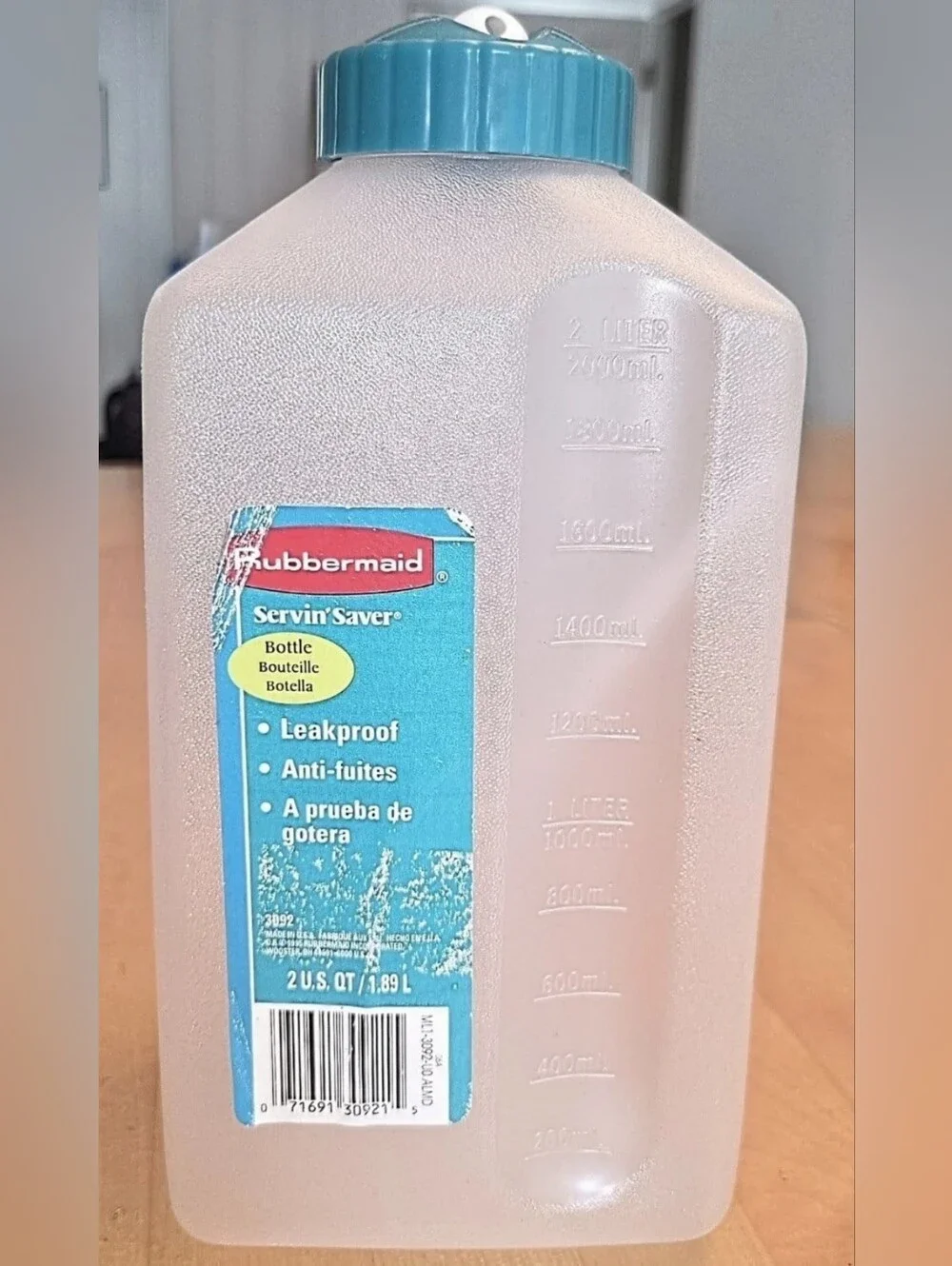 Rubbermaid 1995 NENWT Sippn Servin' Saver 2qt Leak Proof Water Straw Bottle 3092
